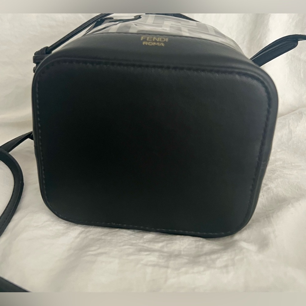 👑✅PRICE FIRM✅AUTHENTIC Fendi Black & Gold Mon Tresor Mini Bucket - Picture 7 of 16